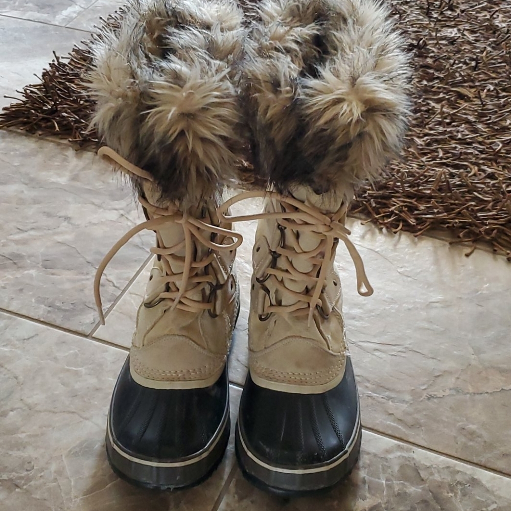 Sorel Joan of Artic boots. Size 9.